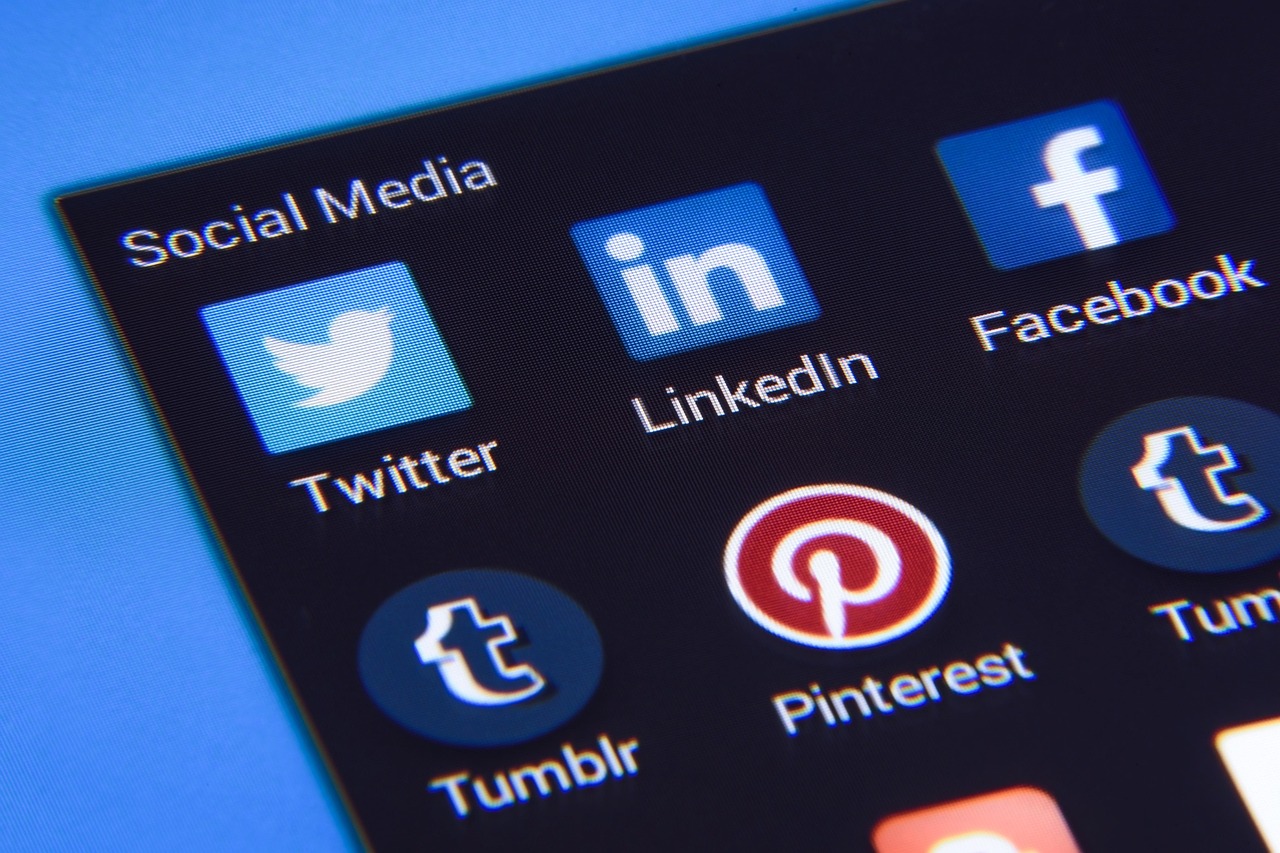 Choosing the Right Platform for Your Fashion Content